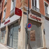 Lettres-PVC-Peinte-avec-drapeau